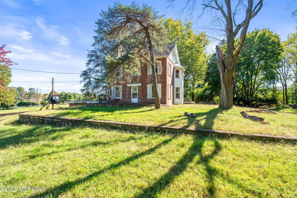 74 Reynolds Drive Eatontown, NJ 07724